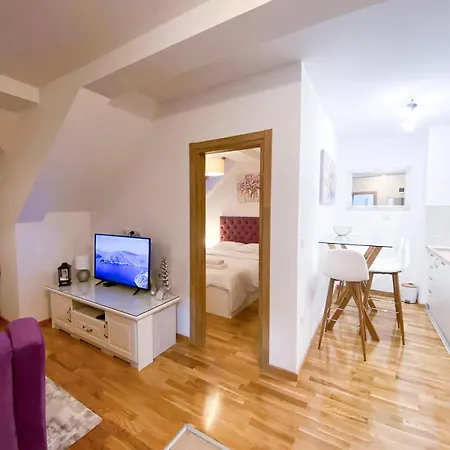 Tira Wellness I Apartman *